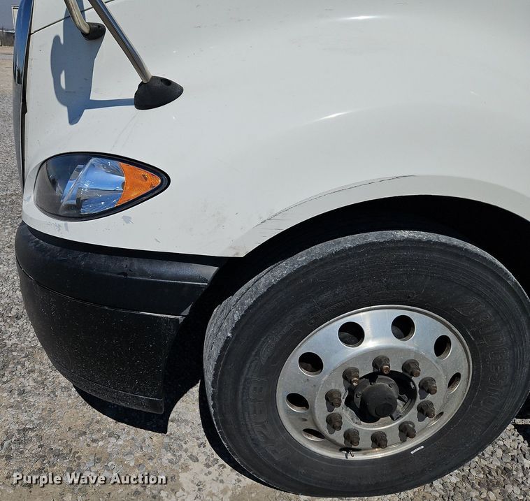 image for item EI3657 2015 International  ProStar Plus 122 semi truck