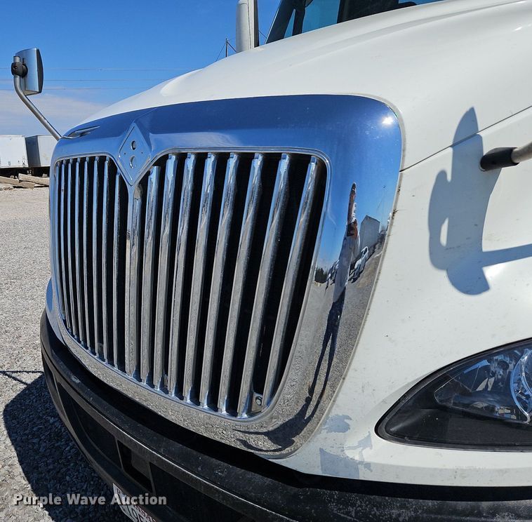 image for item EI3657 2015 International  ProStar Plus 122 semi truck