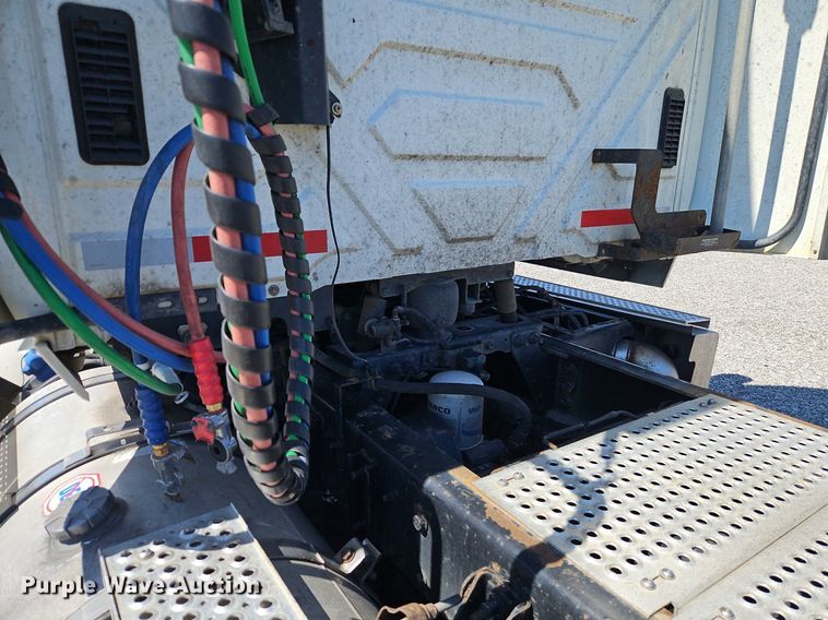 image for item EI3657 2015 International  ProStar Plus 122 semi truck