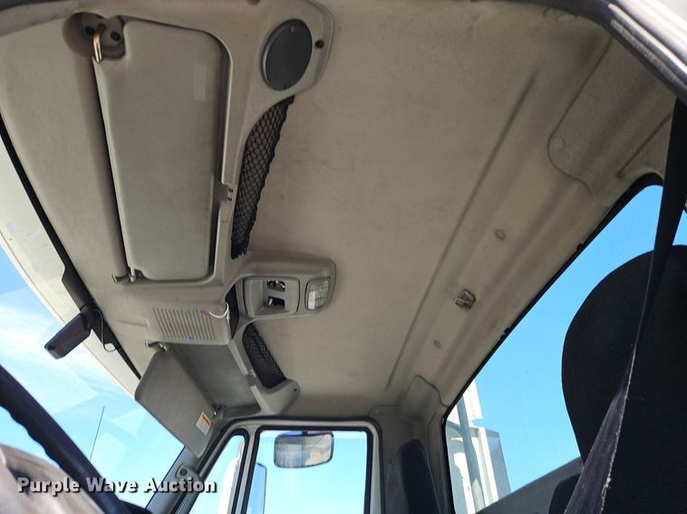 image for item EI3657 2015 International  ProStar Plus 122 semi truck