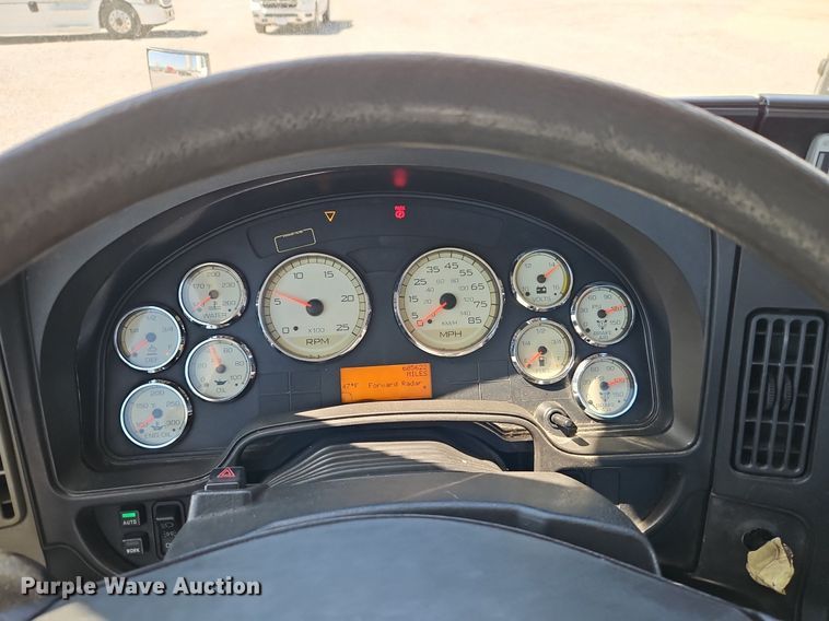 image for item EI3657 2015 International  ProStar Plus 122 semi truck