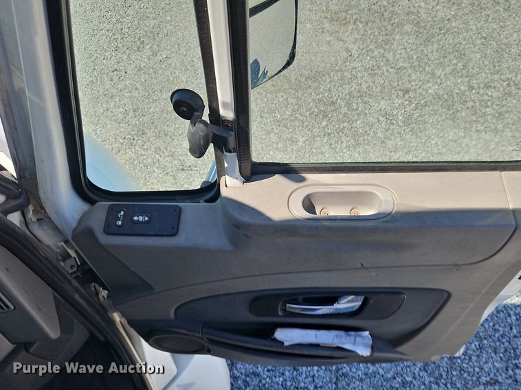 image for item EI3657 2015 International  ProStar Plus 122 semi truck