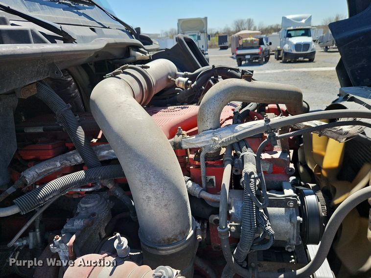 image for item EI3657 2015 International  ProStar Plus 122 semi truck