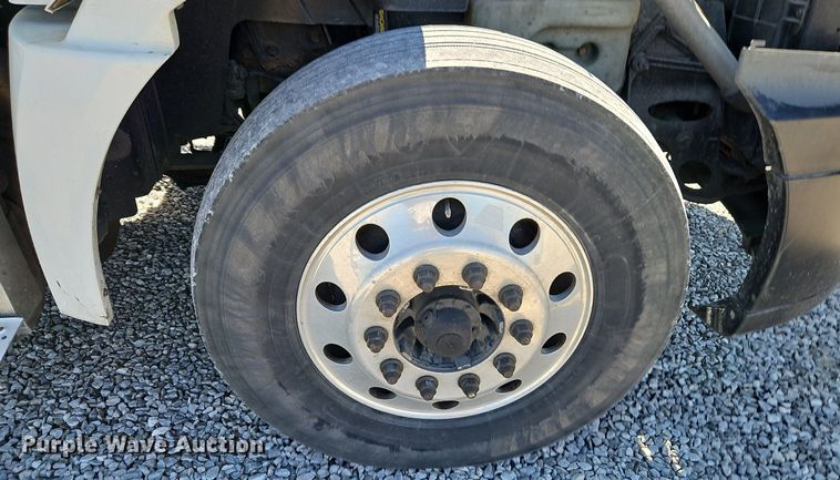 image for item EI3657 2015 International  ProStar Plus 122 semi truck