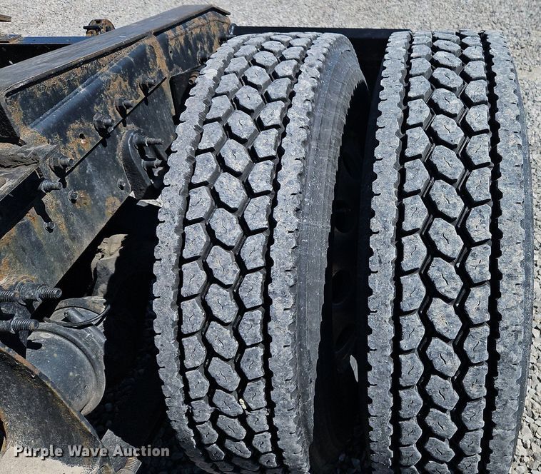 image for item EI3657 2015 International  ProStar Plus 122 semi truck