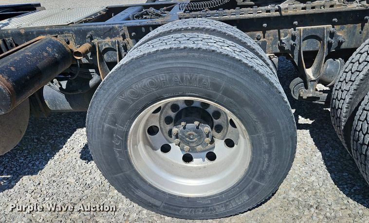 image for item EI3657 2015 International  ProStar Plus 122 semi truck