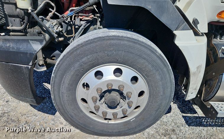 image for item EI3657 2015 International  ProStar Plus 122 semi truck