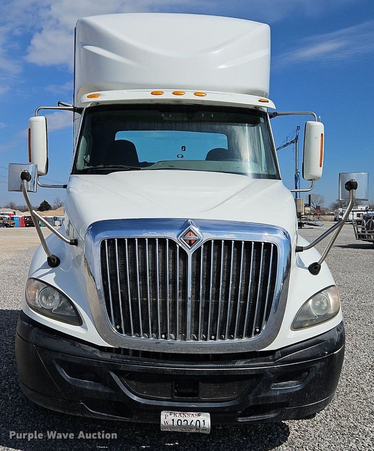 image for item EI3658 2014 International  ProStar Plus 122 semi truck