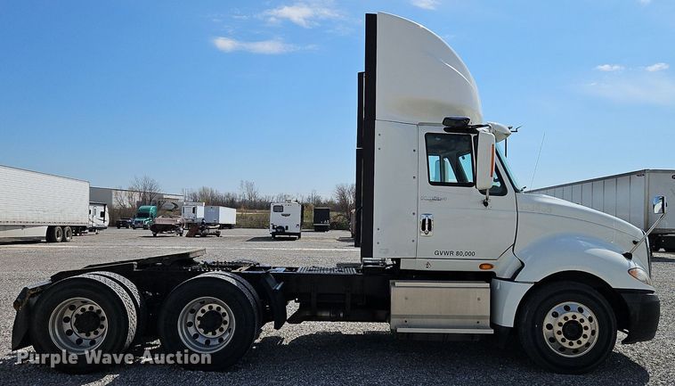 image for item EI3658 2014 International  ProStar Plus 122 semi truck