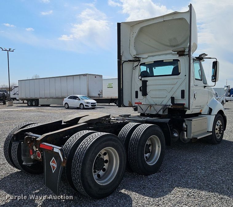 image for item EI3658 2014 International  ProStar Plus 122 semi truck