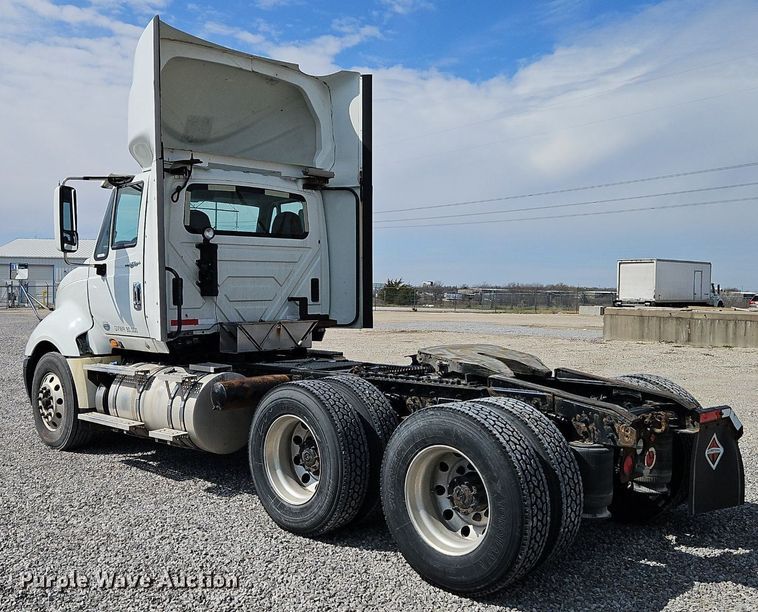 image for item EI3658 2014 International  ProStar Plus 122 semi truck