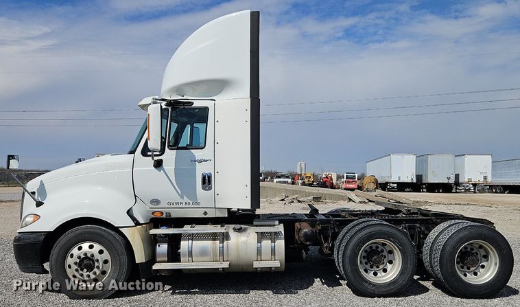 image for item EI3658 2014 International  ProStar Plus 122 semi truck