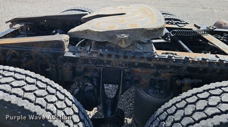 image for item EI3658 2014 International  ProStar Plus 122 semi truck