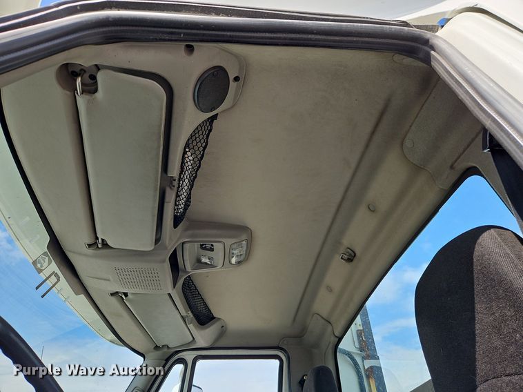 image for item EI3658 2014 International  ProStar Plus 122 semi truck