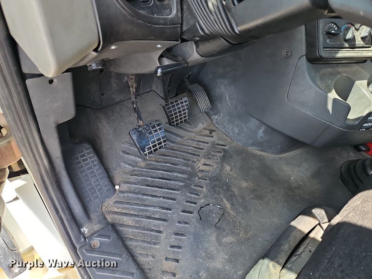 image for item EI3658 2014 International  ProStar Plus 122 semi truck