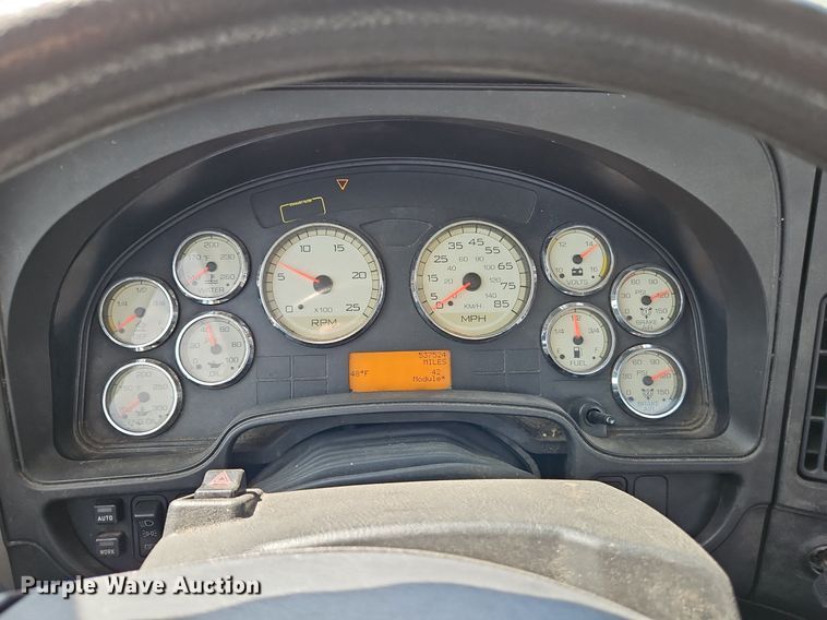 image for item EI3658 2014 International  ProStar Plus 122 semi truck