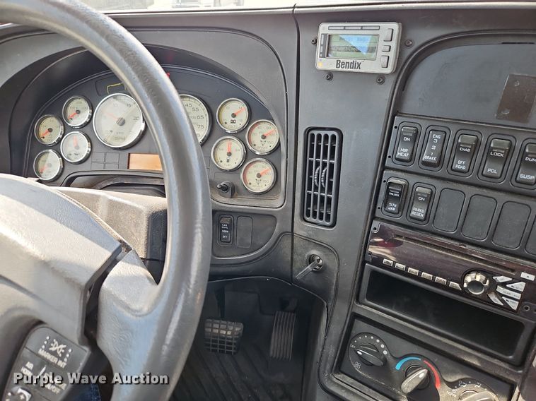 image for item EI3658 2014 International  ProStar Plus 122 semi truck