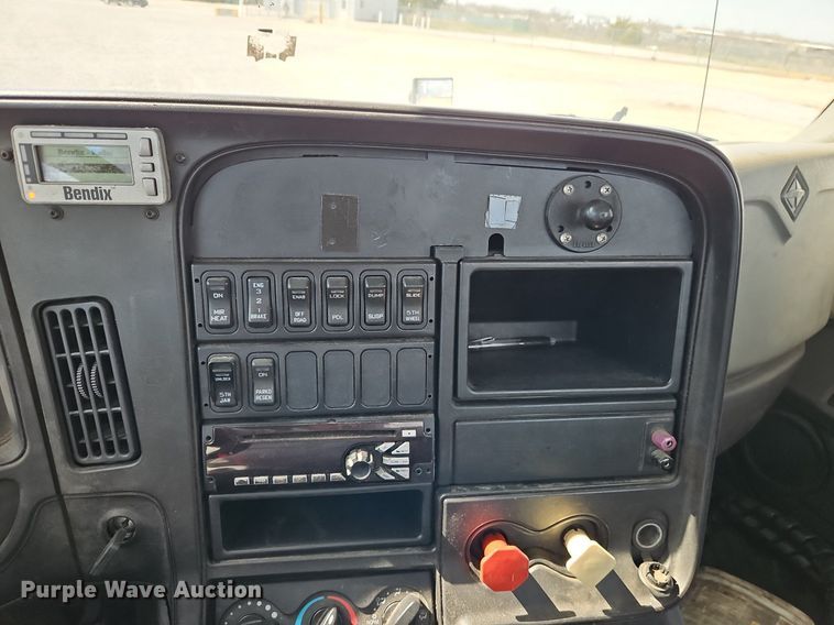 image for item EI3658 2014 International  ProStar Plus 122 semi truck