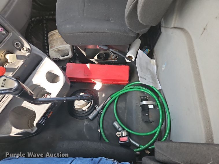 image for item EI3658 2014 International  ProStar Plus 122 semi truck