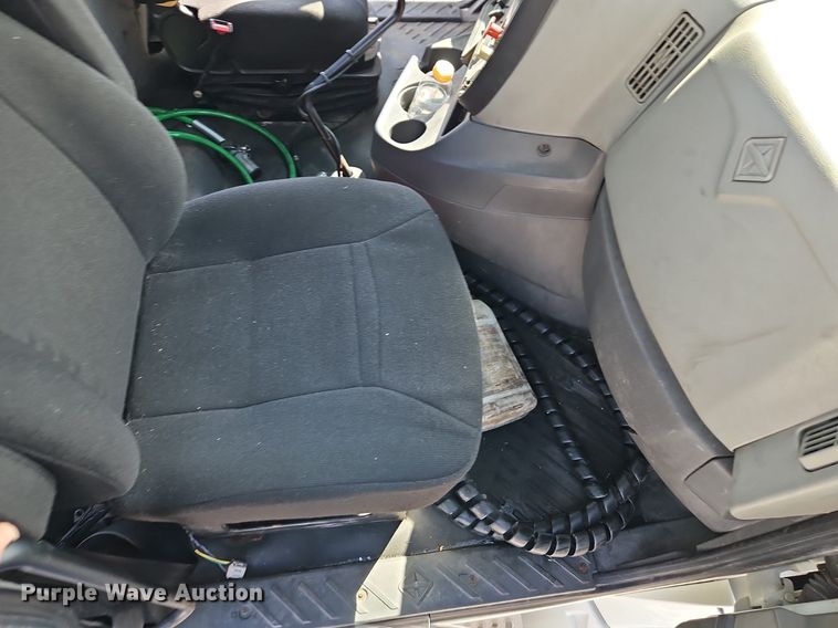 image for item EI3658 2014 International  ProStar Plus 122 semi truck