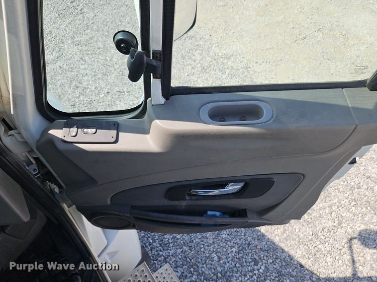 image for item EI3658 2014 International  ProStar Plus 122 semi truck