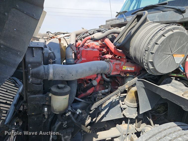 image for item EI3658 2014 International  ProStar Plus 122 semi truck