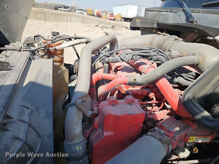 image for item EI3658 2014 International  ProStar Plus 122 semi truck