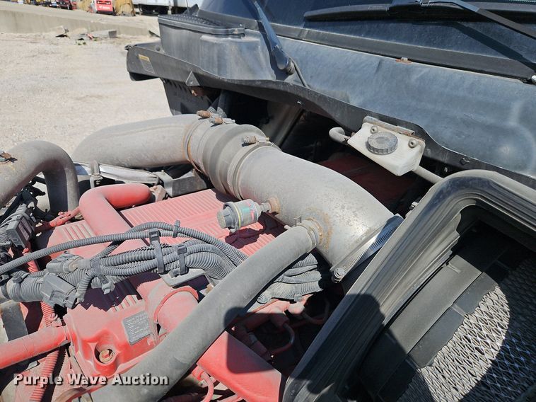 image for item EI3658 2014 International  ProStar Plus 122 semi truck