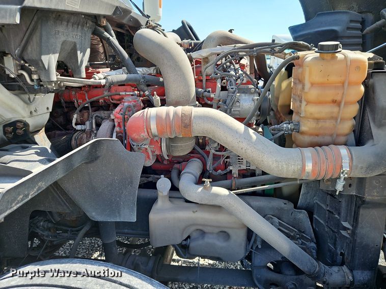 image for item EI3658 2014 International  ProStar Plus 122 semi truck