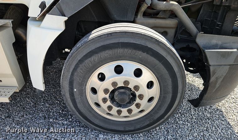 image for item EI3658 2014 International  ProStar Plus 122 semi truck