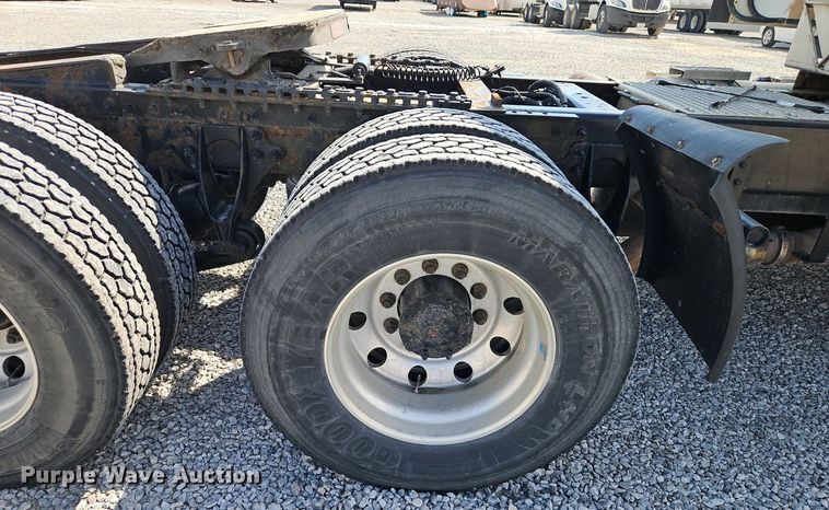 image for item EI3658 2014 International  ProStar Plus 122 semi truck