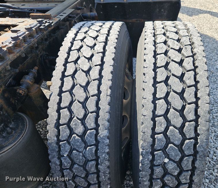 image for item EI3658 2014 International  ProStar Plus 122 semi truck