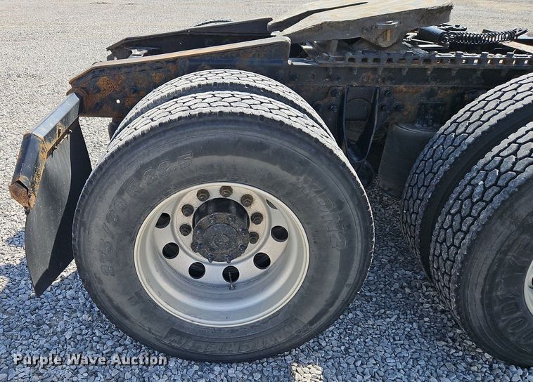 image for item EI3658 2014 International  ProStar Plus 122 semi truck