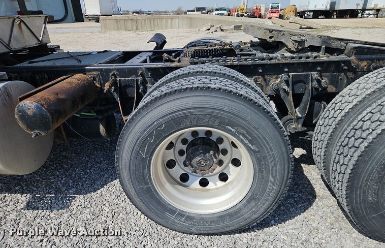 image for item EI3658 2014 International  ProStar Plus 122 semi truck