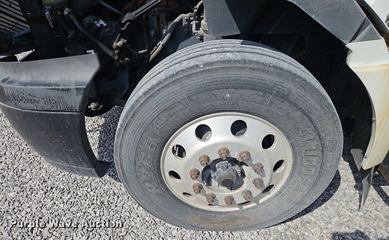 image for item EI3658 2014 International  ProStar Plus 122 semi truck