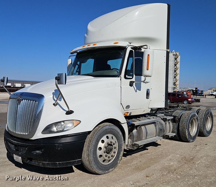 image for item EI3659 2015 International  ProStar Plus 122 semi truck