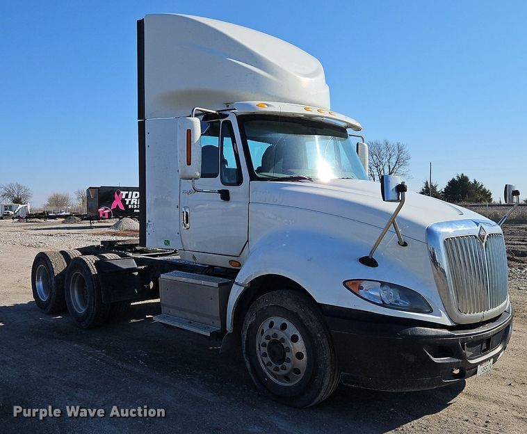 image for item EI3659 2015 International  ProStar Plus 122 semi truck