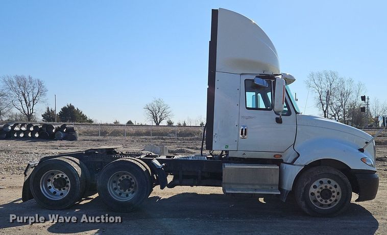 image for item EI3659 2015 International  ProStar Plus 122 semi truck