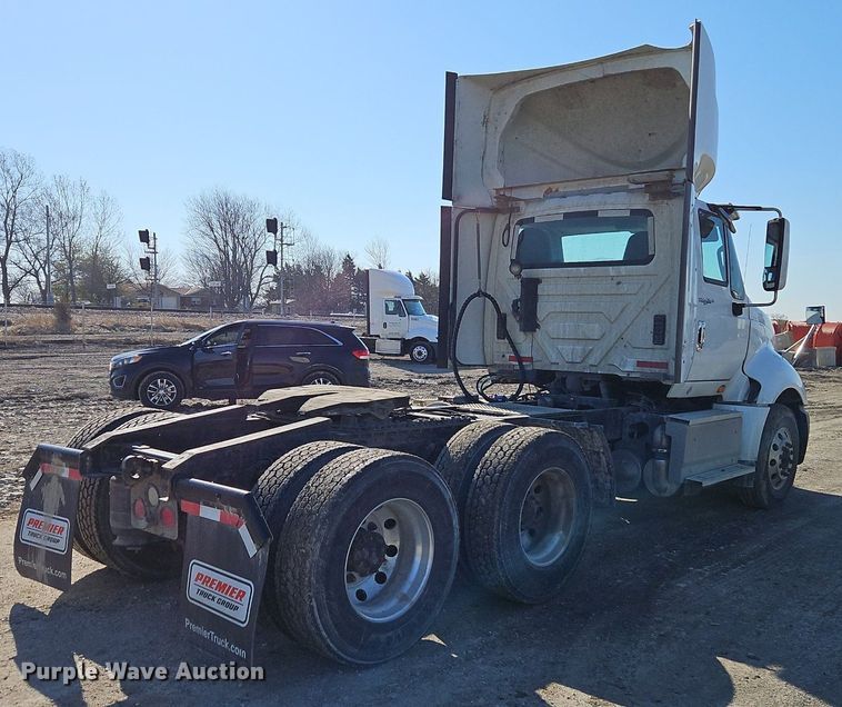 image for item EI3659 2015 International  ProStar Plus 122 semi truck