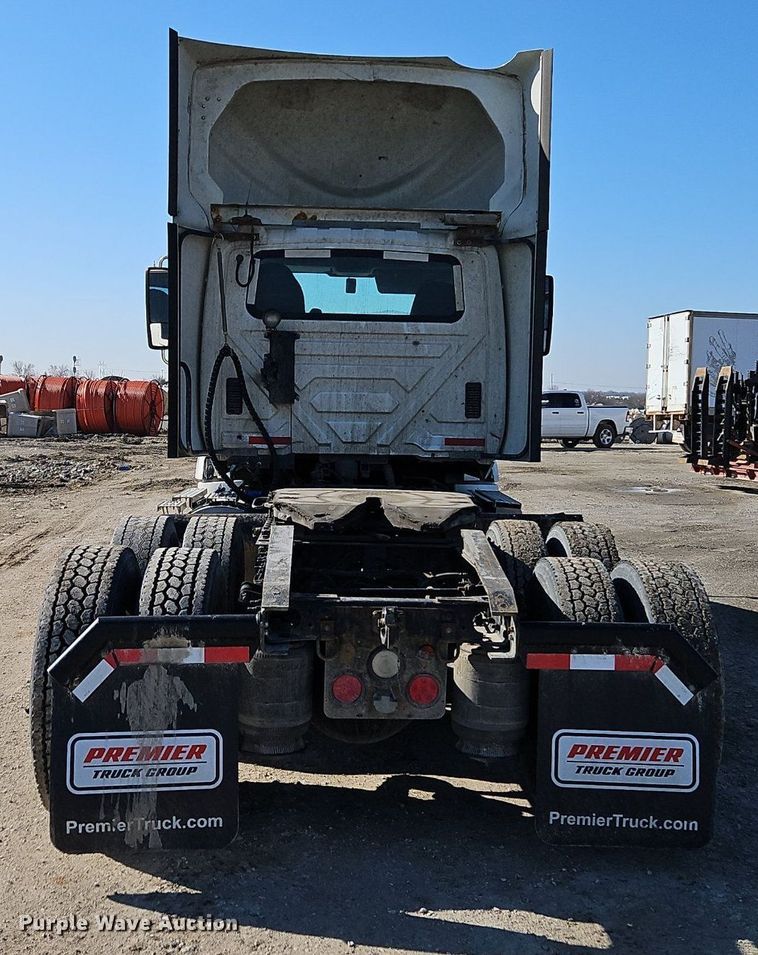 image for item EI3659 2015 International  ProStar Plus 122 semi truck