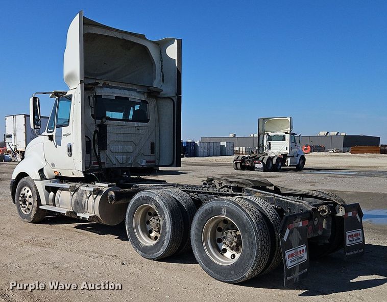 image for item EI3659 2015 International  ProStar Plus 122 semi truck