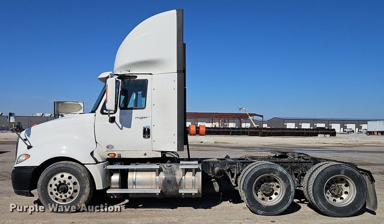 image for item EI3659 2015 International  ProStar Plus 122 semi truck