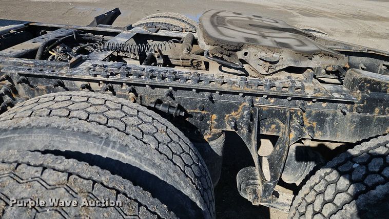 image for item EI3659 2015 International  ProStar Plus 122 semi truck