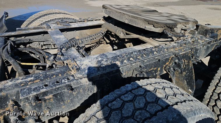 image for item EI3659 2015 International  ProStar Plus 122 semi truck