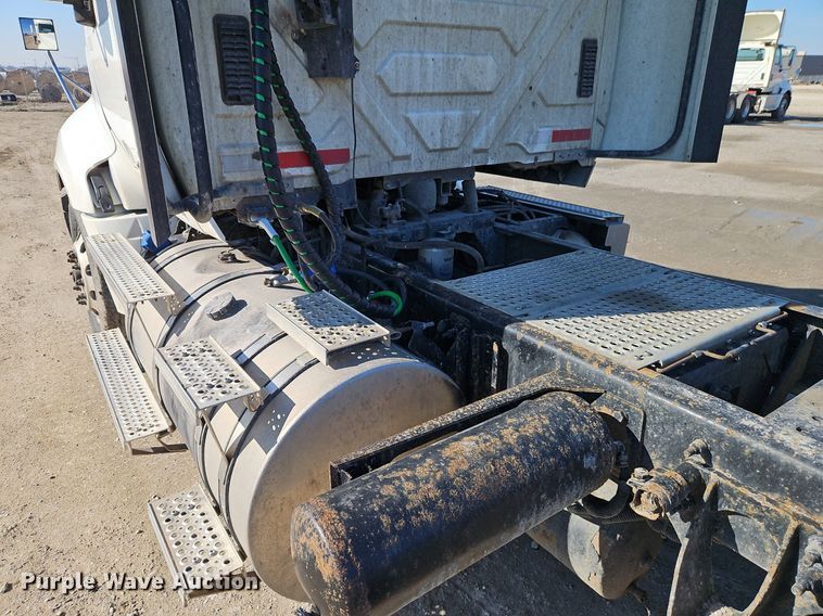 image for item EI3659 2015 International  ProStar Plus 122 semi truck