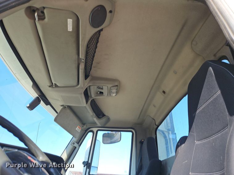 image for item EI3659 2015 International  ProStar Plus 122 semi truck