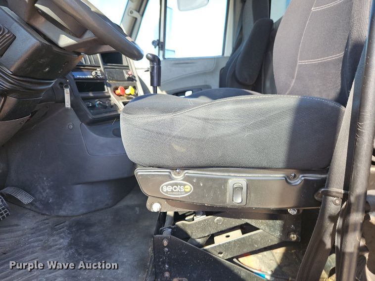 image for item EI3659 2015 International  ProStar Plus 122 semi truck