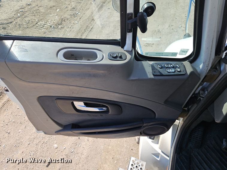 image for item EI3659 2015 International  ProStar Plus 122 semi truck