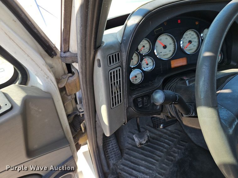 image for item EI3659 2015 International  ProStar Plus 122 semi truck