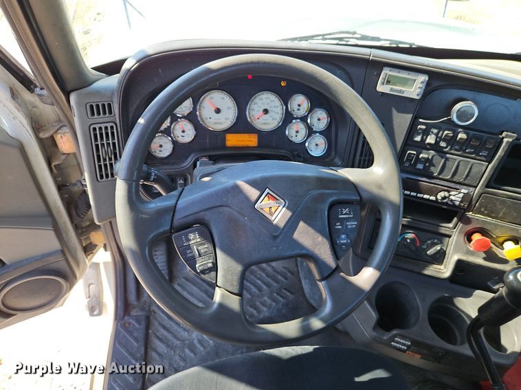 image for item EI3659 2015 International  ProStar Plus 122 semi truck